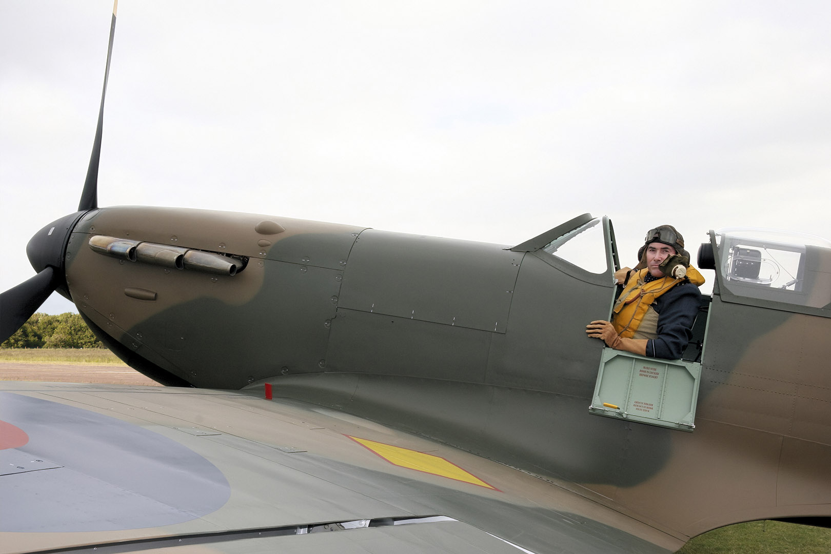 1 P9374 DX 3 Sept 2011 Peter R Arnold IMG 9996a acr DeNoiseAI severe noise F 1620x1080px