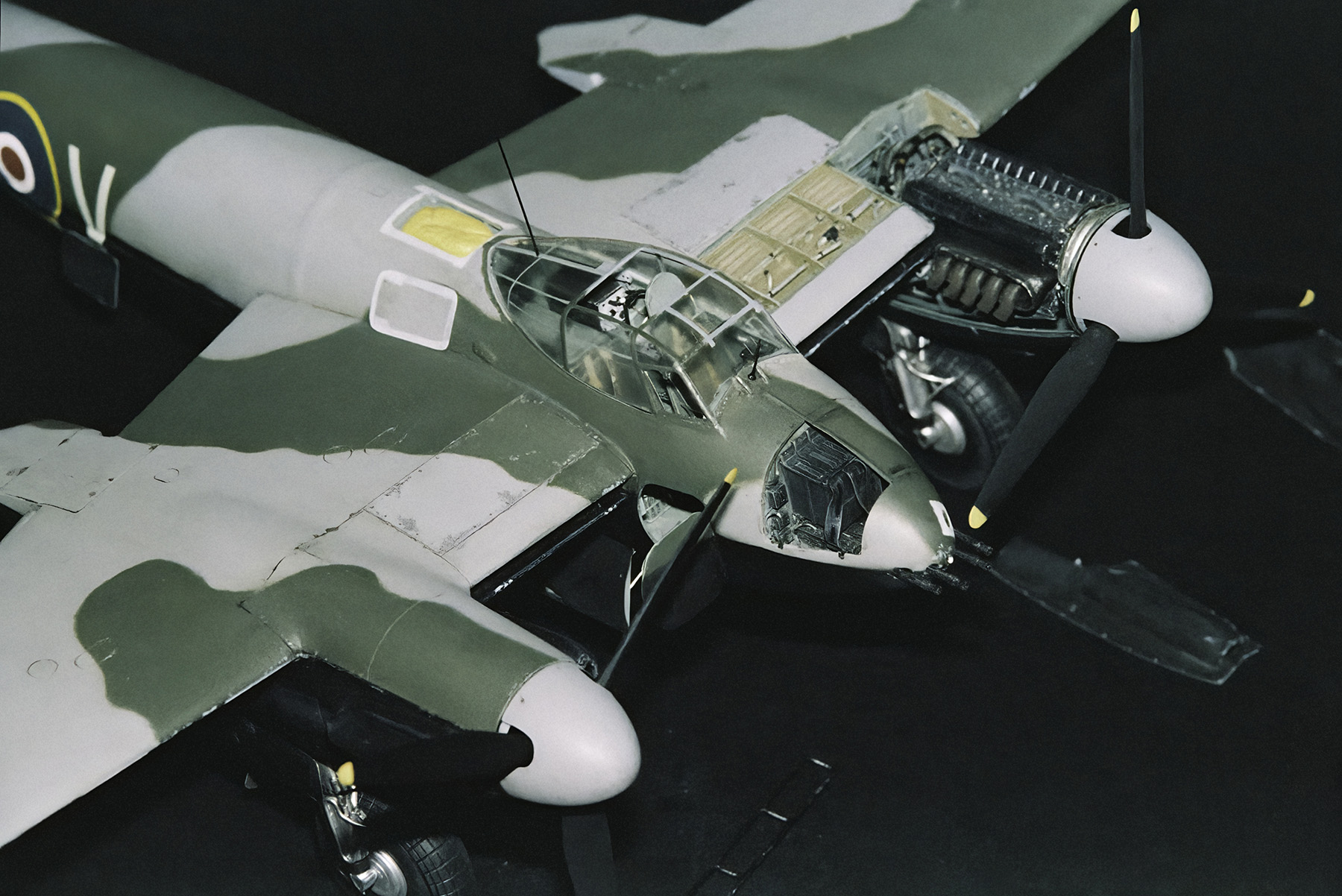 422 001 030 Mosquito FB Mk.VI MM407 SB.V of 464 Sqn RAAF Sept44 DeNoiseAI clear 1800x1202px