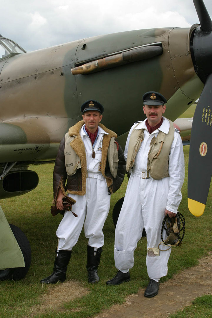 AshdonImagesDuxleg04 A&KJwhiteOverallsHurriFINAL 780X1080px