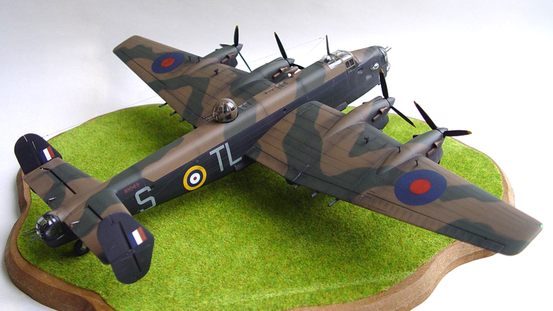 DSC03384 by Woody Halifax TL.S grey codes by Woody 1800x1012px