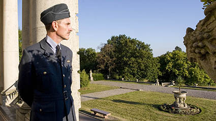 Dowding thumb MG 03 1808 Greedy akaDowdingBalconyBentleyPriorySept09 425x239px thumb