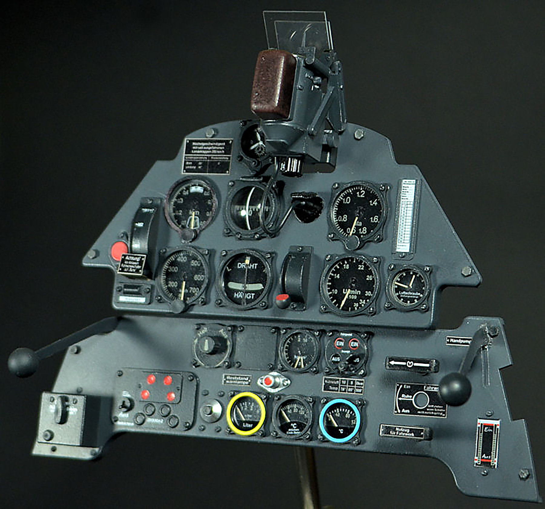 Eduard bf109e 1 royal class kit ip plus cup 1800x1682px