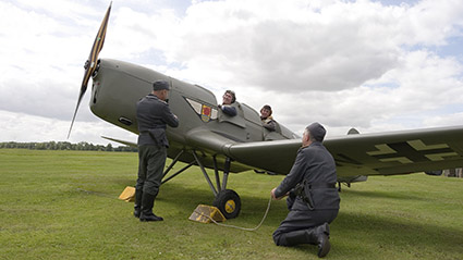 MG 03 1203 Klemm GroundcrewPilots Shutt09 LARG F del Tim cos hat 425x239px thumb F