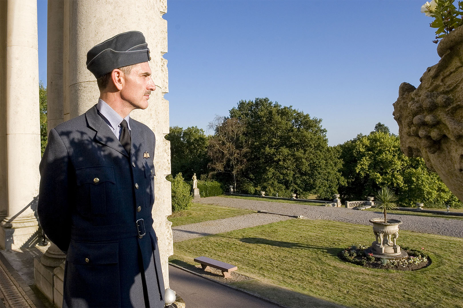 MG 03 1808 Greedy akaDowdingBalconyBentleyPriorySept09 F acr 1620x1080px