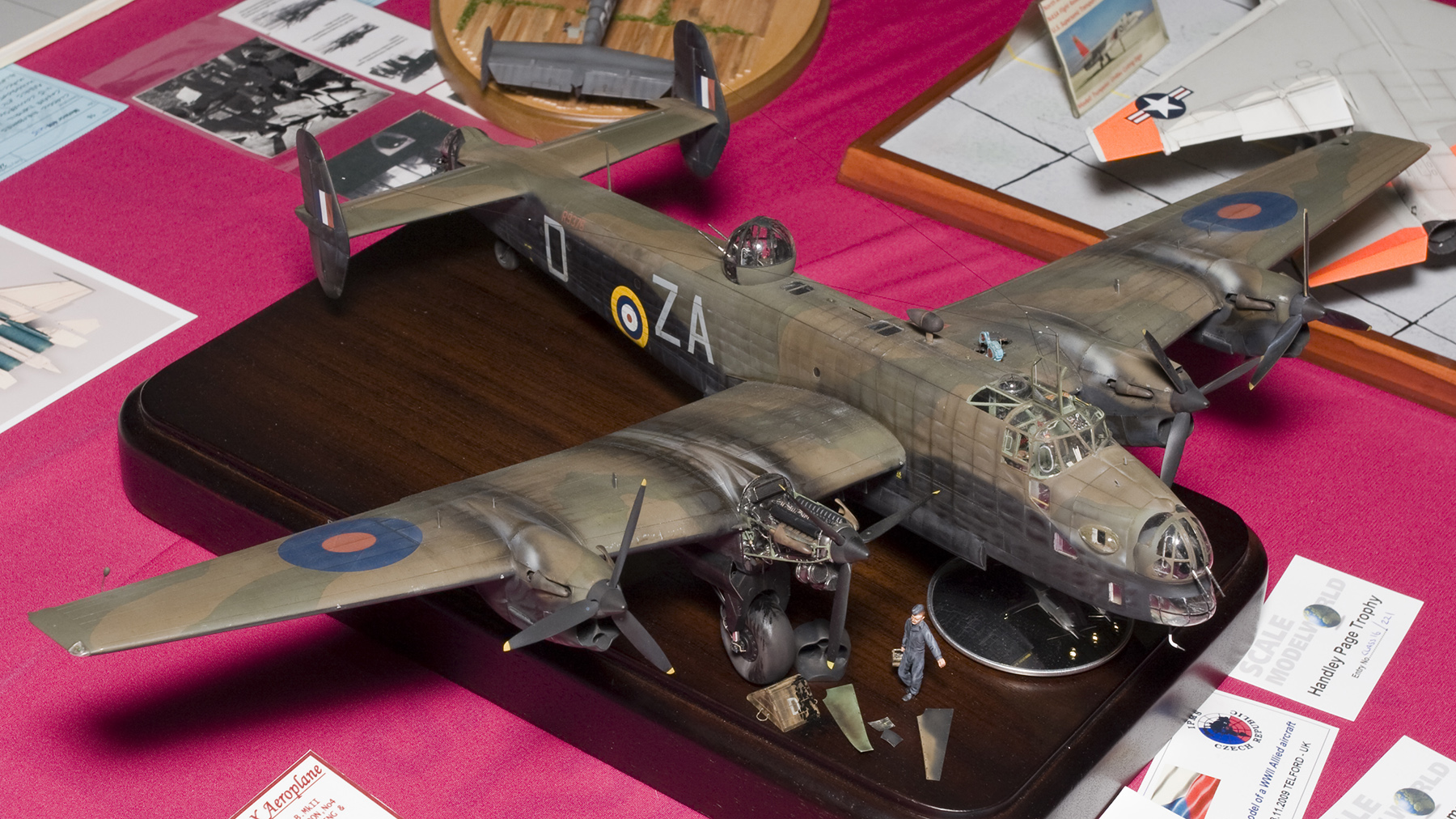 MG 03 2227 Halifax B Mk II Series I scratchbuild 1 48 Megas Tsonos IPMS SMW 2009 1800x1012px