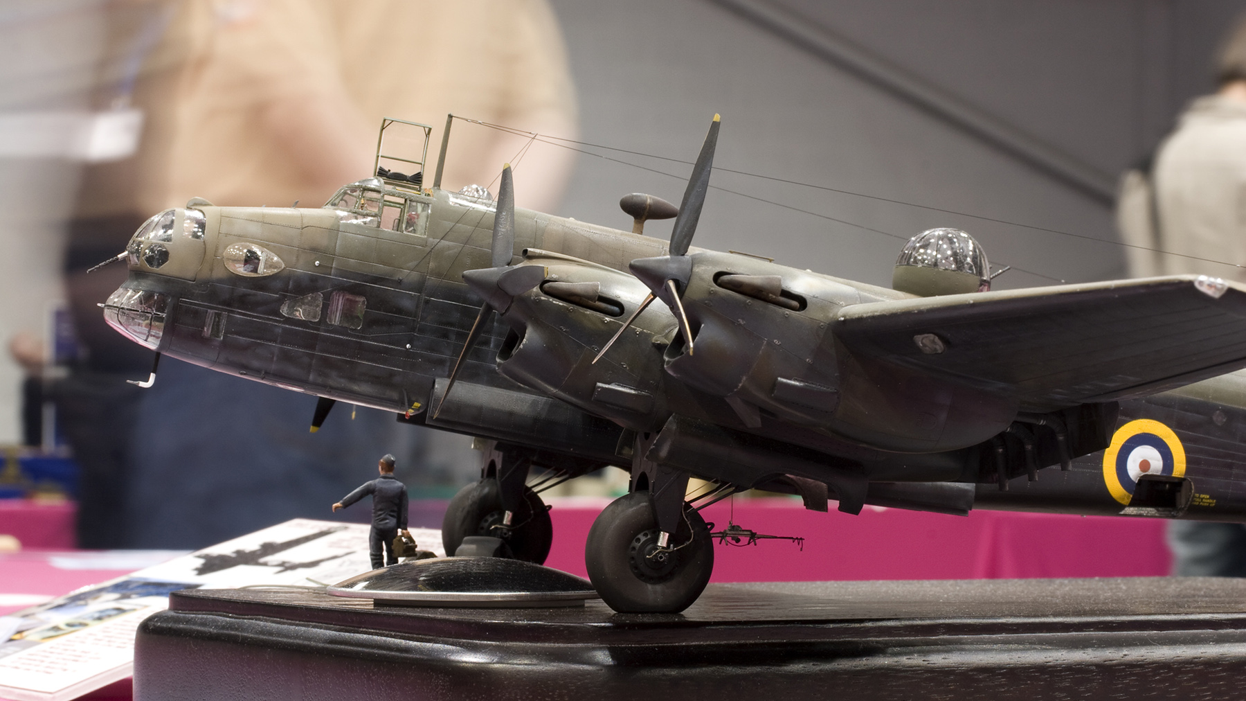 MG 03 2397 Halifax B Mk II Series I scratchbuild 1 48 Megas Tsonos IPMS SMW 2009 1800x1012px