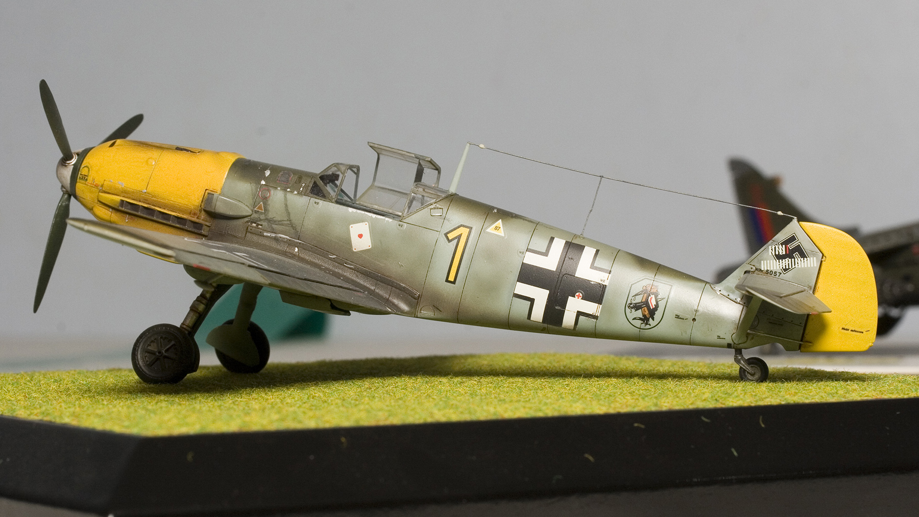 mg 04 1114 me109e 3 yellow 1 1800x1012px