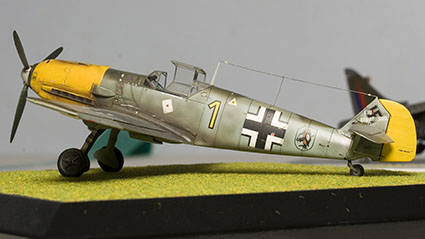 mg 04 1114 me109e 3 yellow 1 425x239pxthumb