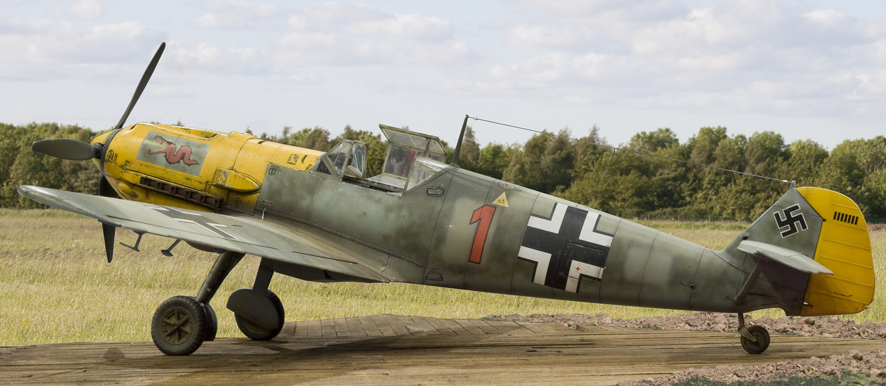 mg 04 5925 me109e 3 jamie hago dragon 1 32 scale edit to field 1800x785px