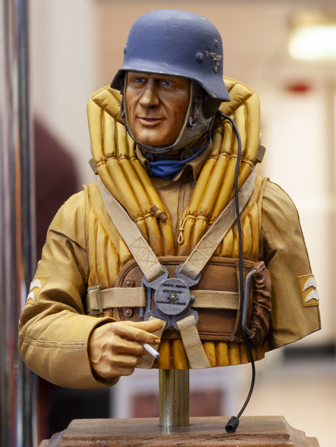 mg 07 4623 luftwaffe bomber crewman young miniatures 1 10 painted by norman otty bmss bath 2014 678x900px