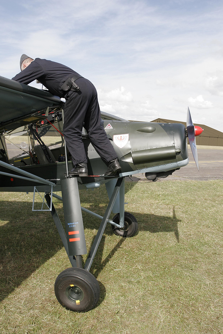 MG 2729 LARG JA servicing Storch F q6 Kemble 2005 F 720x1080px F
