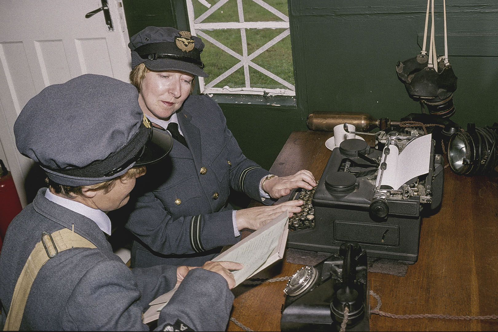 SR296 27JulesSpamTypingWAAFS300ppi sharp acr F 1620x1080px