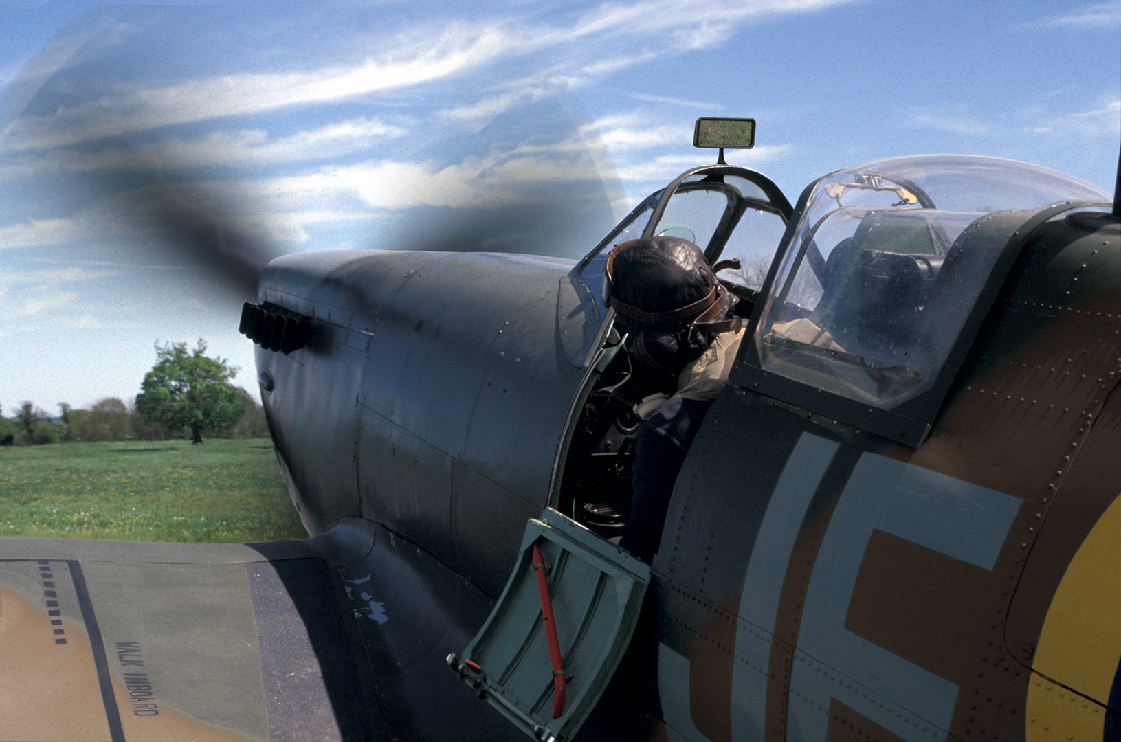 SR341 28TaxiKJSpit200dpiW18cmV2 F 1631x1080px