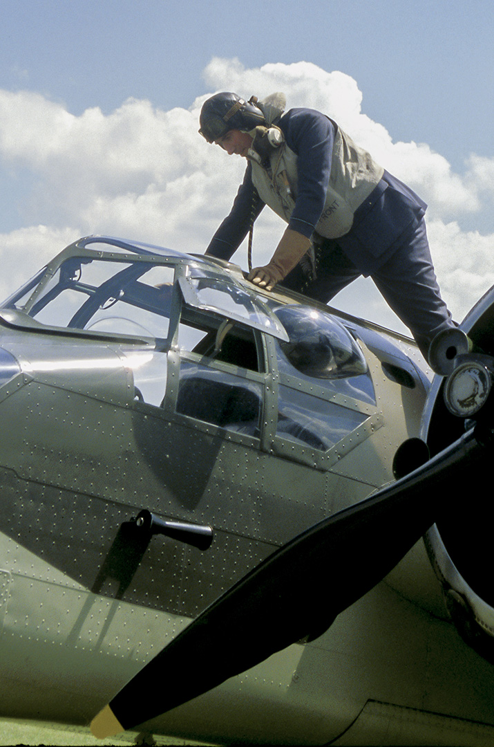 SR348 33SRclimbIntoBlenheim200ppiMedCropEdAFINAL2 715x1080px