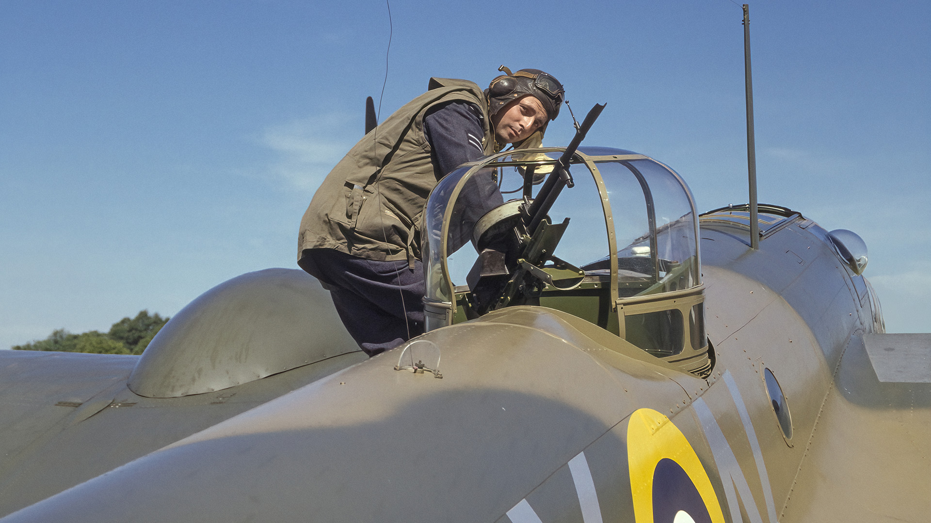 SR350 22 Ops3945 BlenheimIV Duxford ICE acr DeNoiseAI clear edit Lol and Tower F 1920x1080px