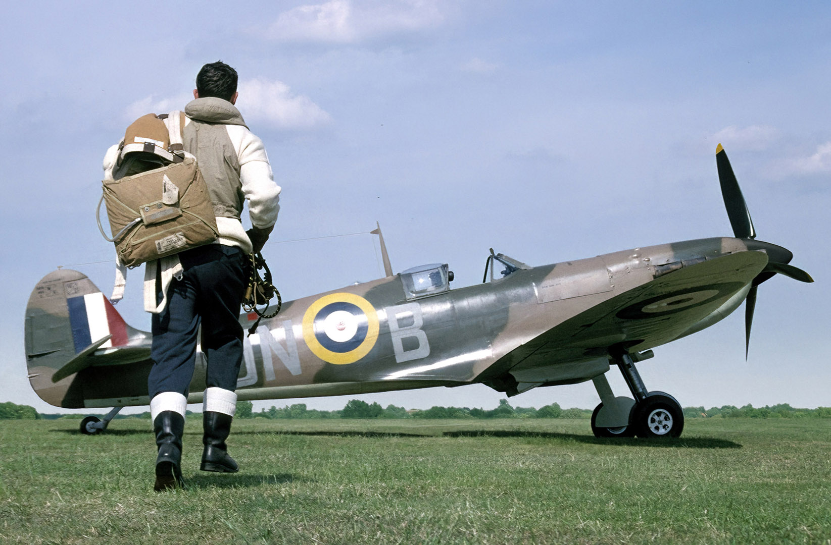 SR372 16MYRunToSpitVSunsideDuxJun03 200ppiV2FINAL DeNoiseAI severe noise copy F 1645x1080px