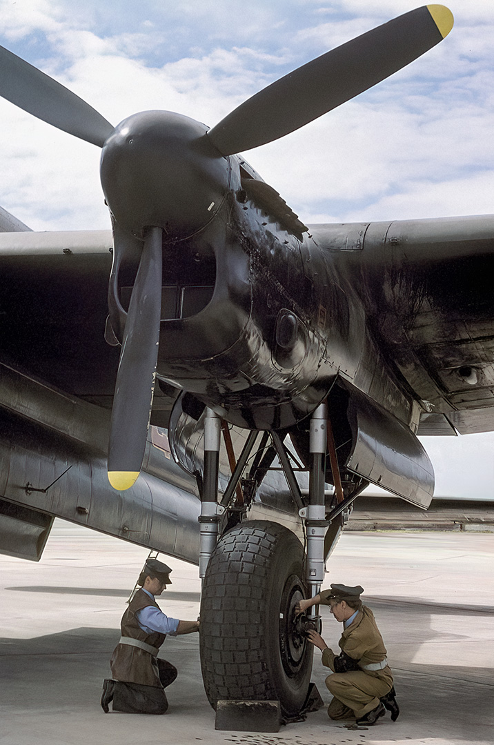 SR381 120Marnie SalWorkUCLancRIAT03 200ppi Ops3945 RIAT Fairford 2003 acr DeNoiseAI clear edit nonWW2 F 716 x1080px