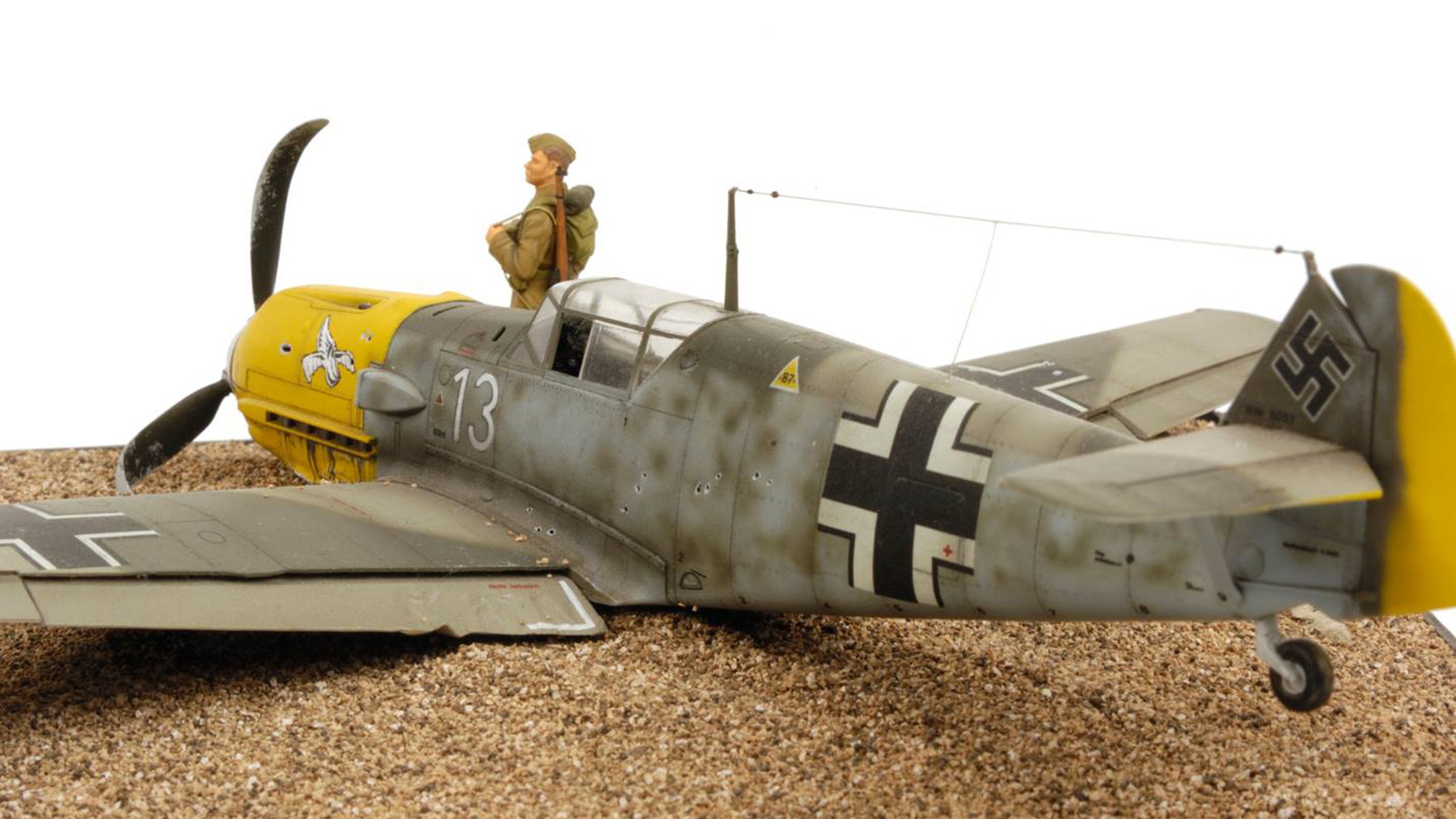 Airmodeller issue 2 me109e 1 1to48 hasegawa pic2 1800x1012px