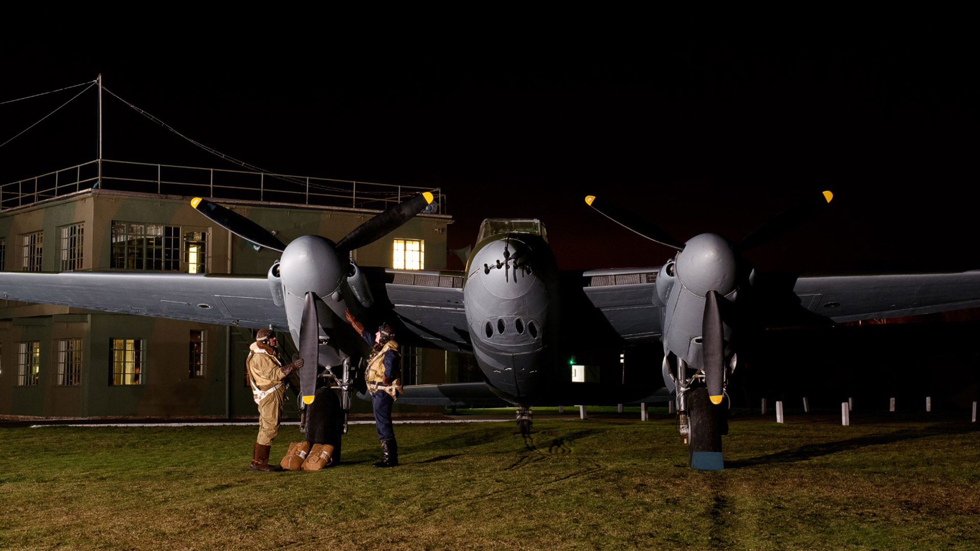 Pic 2 via carl carl and self Mossie Elvington 2015 colour 1920x1080px v2