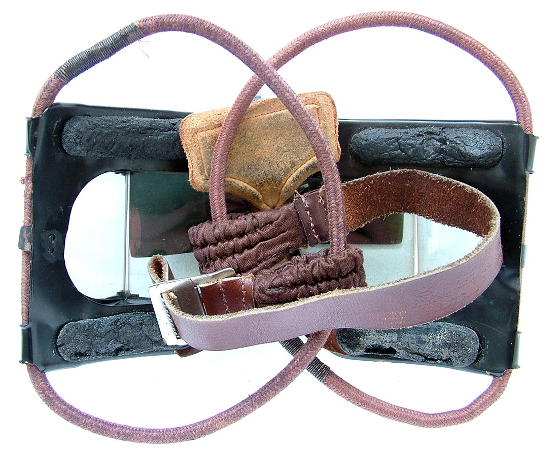 Raf mk iv flying goggles complete boxed 10671 pic7 size4 HFC 1100 x 900px